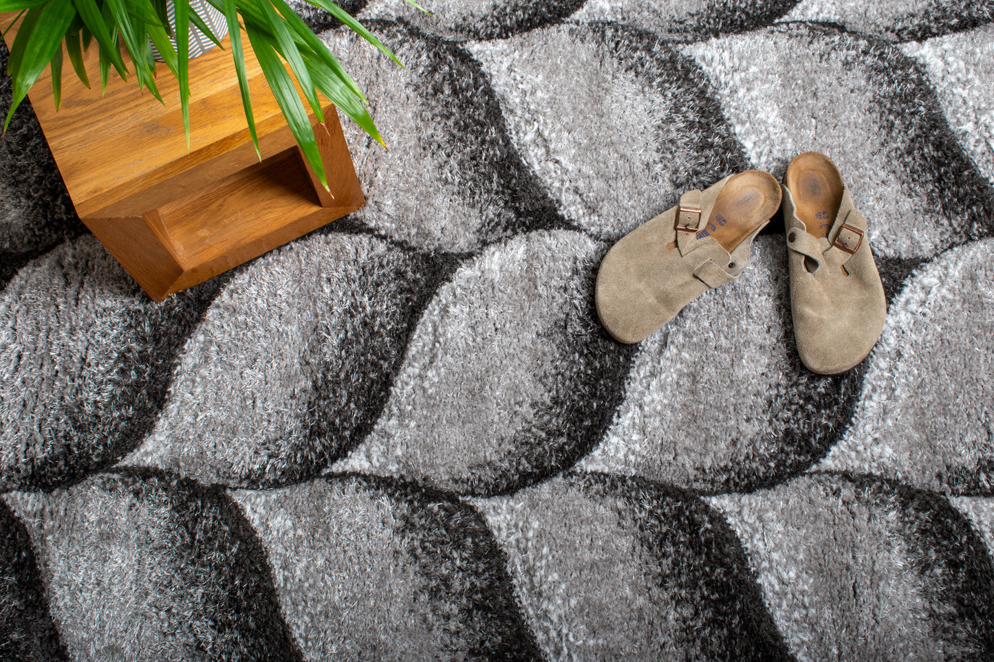 Cozy Leaf Shaggy Rug - Silver/Dark Grey